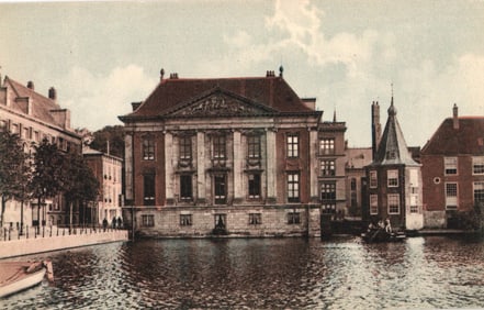 Postcard showing the Mauritshuis museum on the Hofvijver pond in 's-Gravenhage, The Hague,