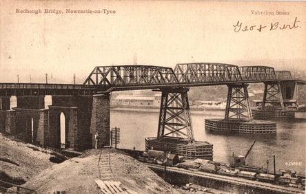 Postcard showing the Redheugh Bridge over the River Tyne in Newcastle-on-Tyne, England. 1907