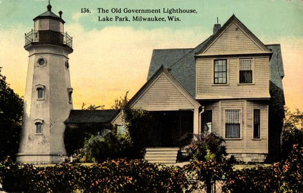 Postcard view of The Old Government Lighthouse and keeper's house in Lake Park, Milwaukee,