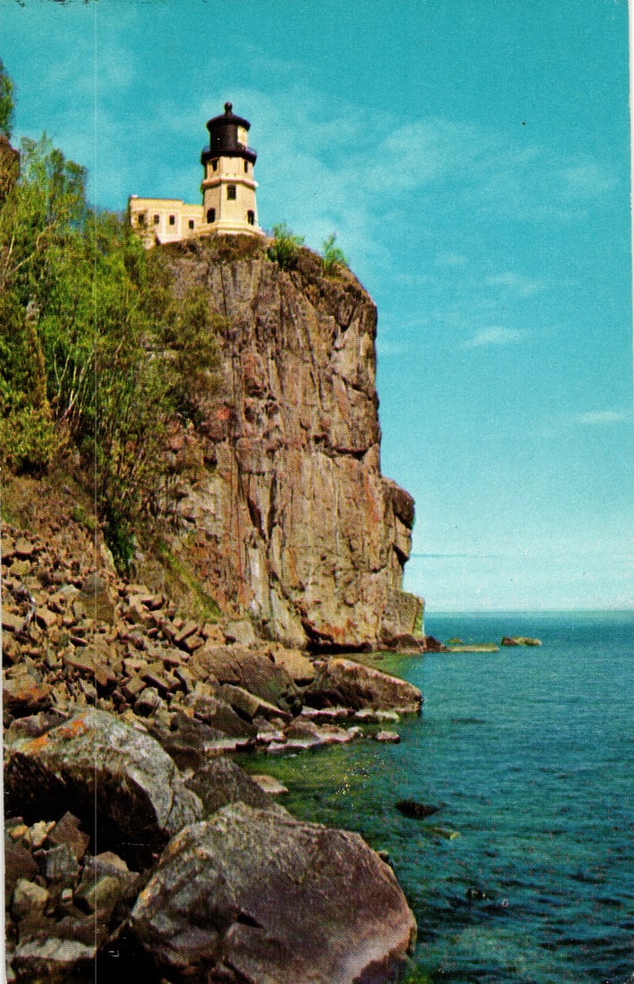 Scenic postcard of Split Rock Lighthouse on Lake Superior's North Shore Drive in Minnesota, c. 1960s (1 of 2)