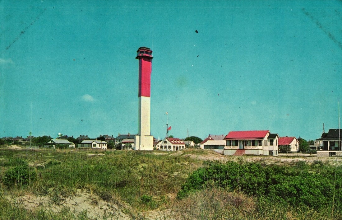 America's Most Powerful Lighthouse, Sullivan's Island, South Carolina, a Vintage Coastal postcard (1 of 2)