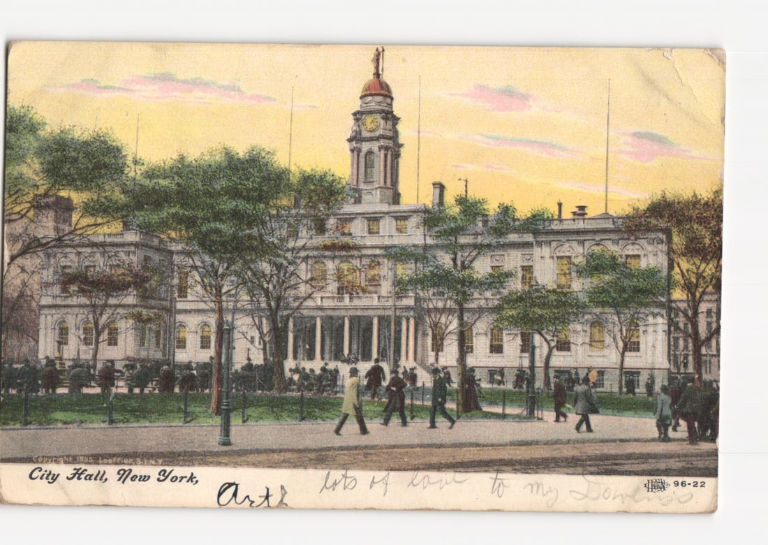 City Hall, New York, with figures and trees, circa 1900s chromolithograph postcard.: The postcard front features a chromolithograph depiction of City Hall in New York. The neoclassical building, centrally positioned, has a multi-story facade, a prominent portico with columns, a dome, 