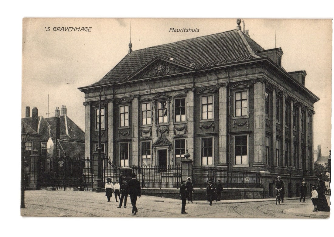 Mauritshuis Museum, The Hague, Netherlands Street Scene with Pedestrians Postcard, Early 20th (1 of 2)