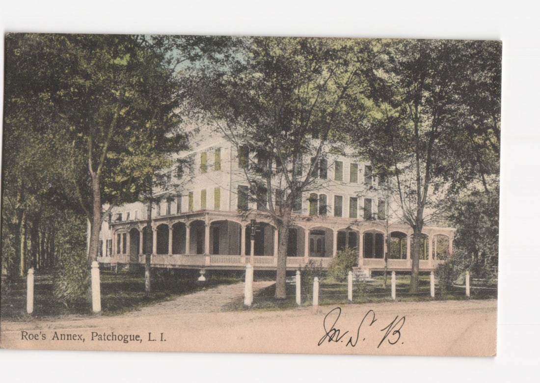 Early 20th Century Postcard of Roe's Annex, a Large Building in Patchogue, L.I.: Please review the photos carefully for additional condition details. Note that scans may appear slightly darker or lighter than the item's true appearance, and minor scanning artifacts may be visible.