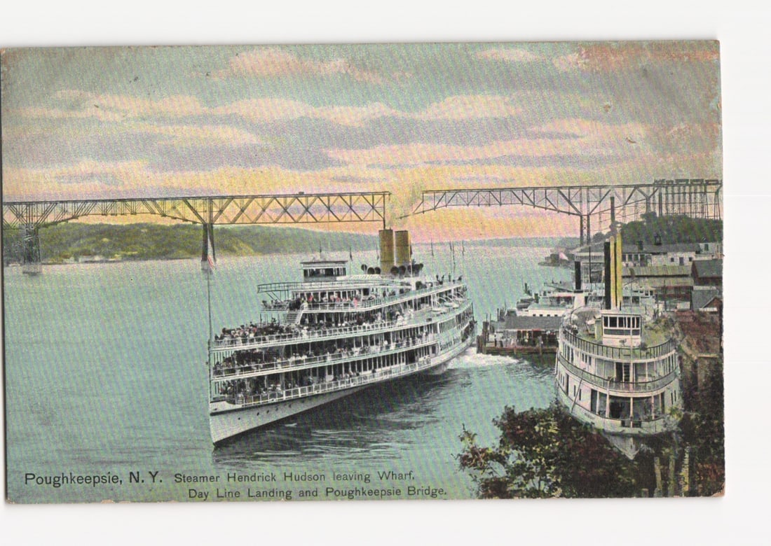 Vintage postcard of Steamer Hendrick Hudson departing Day Line Landing, Poughkeepsie, N.Y. (1 of 2)