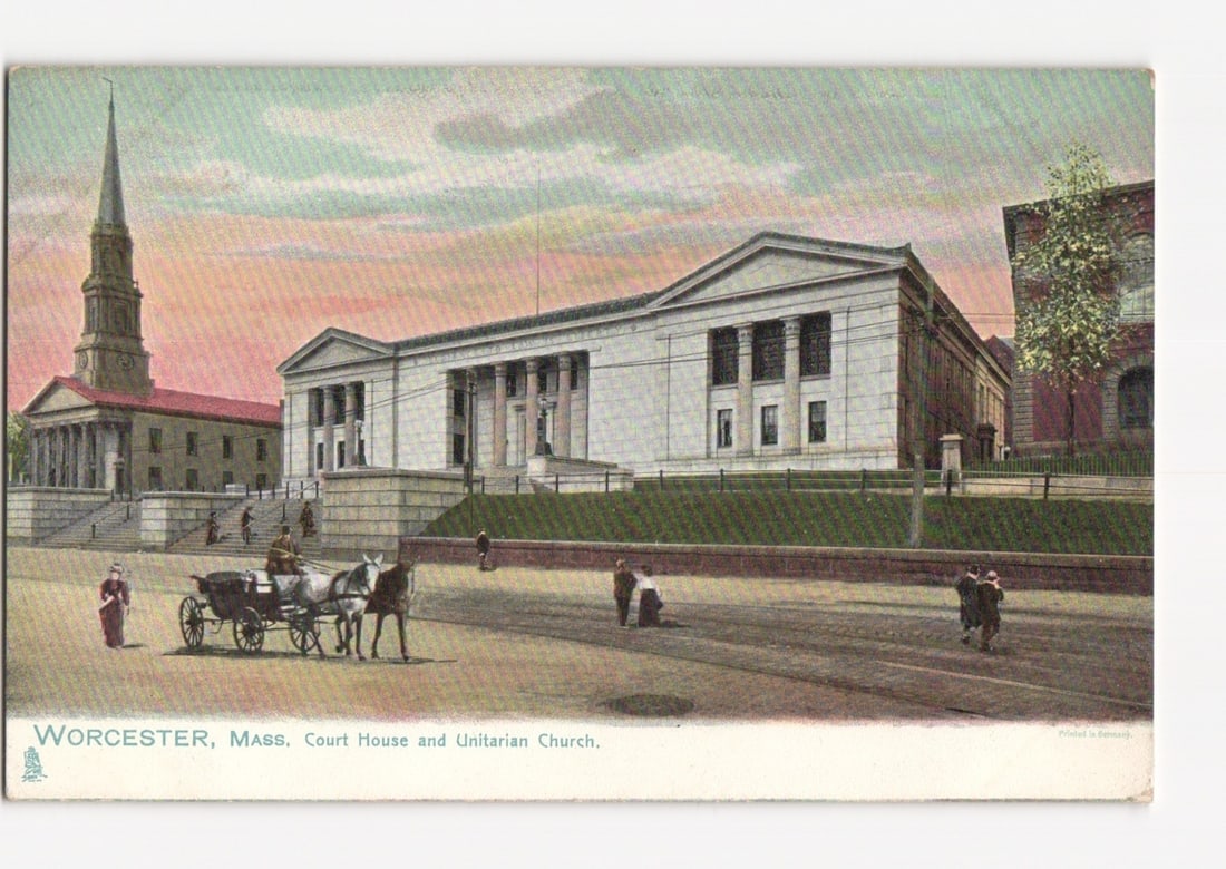 Worcester, Massachusetts Court House and Unitarian Church street view postcard.: The Worcester Court House, a grand classical-style building with a prominent colonnade and wide stairs, occupies the right side of the image. To its left stands the Unitarian Church, distinguished by 