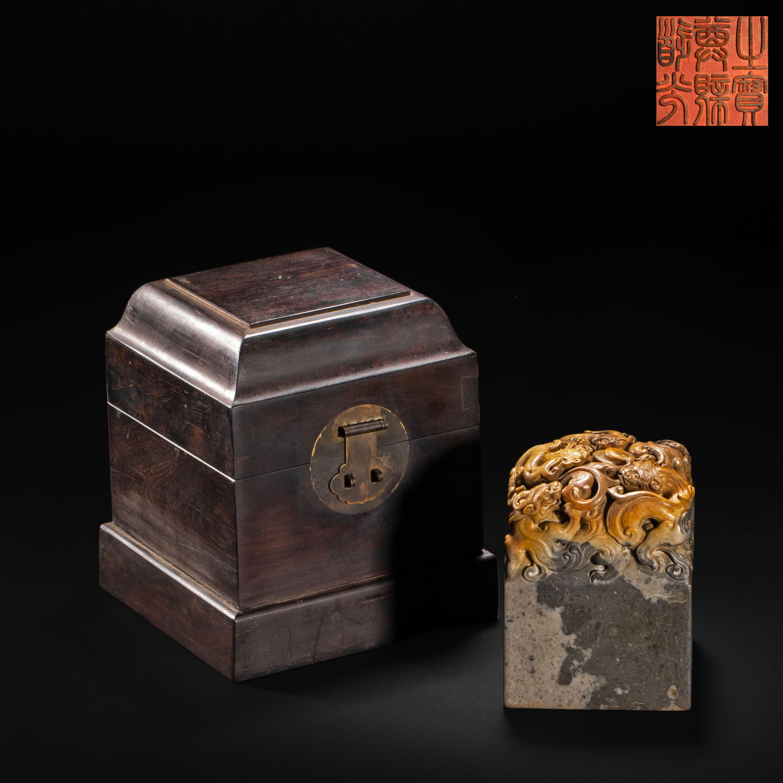 Qing Dynasty Shoushan stone dragon button seal (1 of 10)