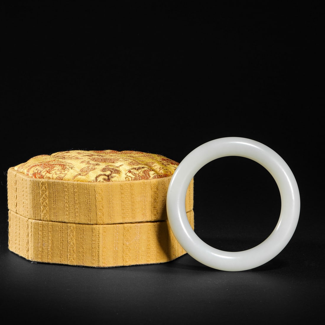 Qing Dynasty Hotan jade bracelet: Qing Dynasty Hotan jade braceletD8cm Weight66g