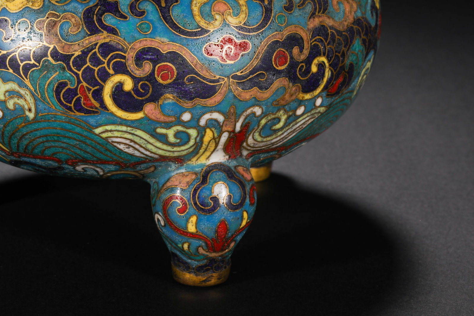 Qing Dynasty Cloisonné Double Fish Pattern Two-Eared Three-legged Stove - 8