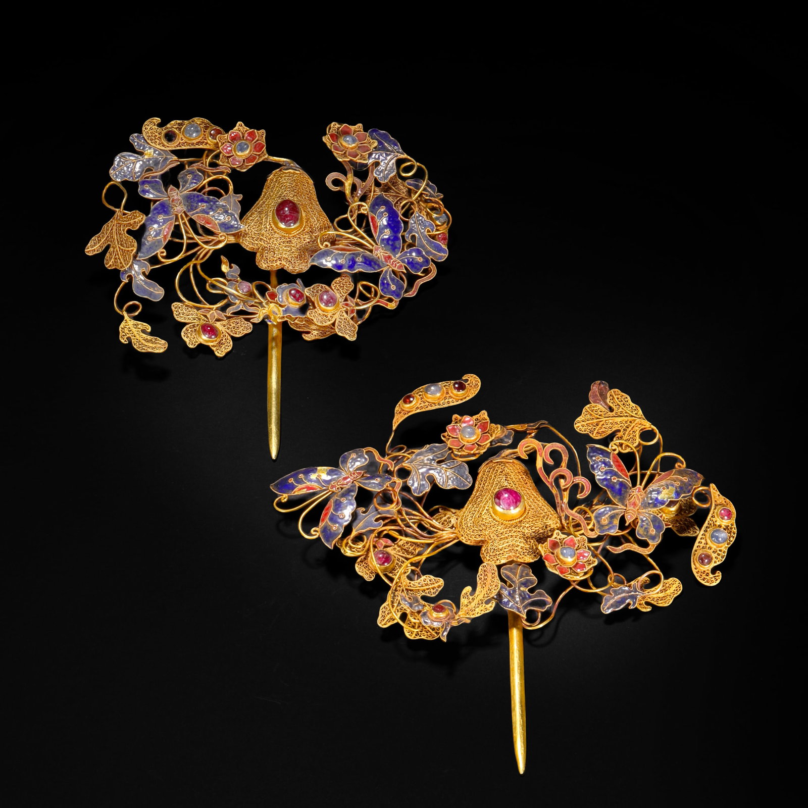 Qing Dynasty gilt copper hairpin with precious stones: Qing Dynasty gilt copper hairpin with precious stonesH12.5cm W12cm Weight139g