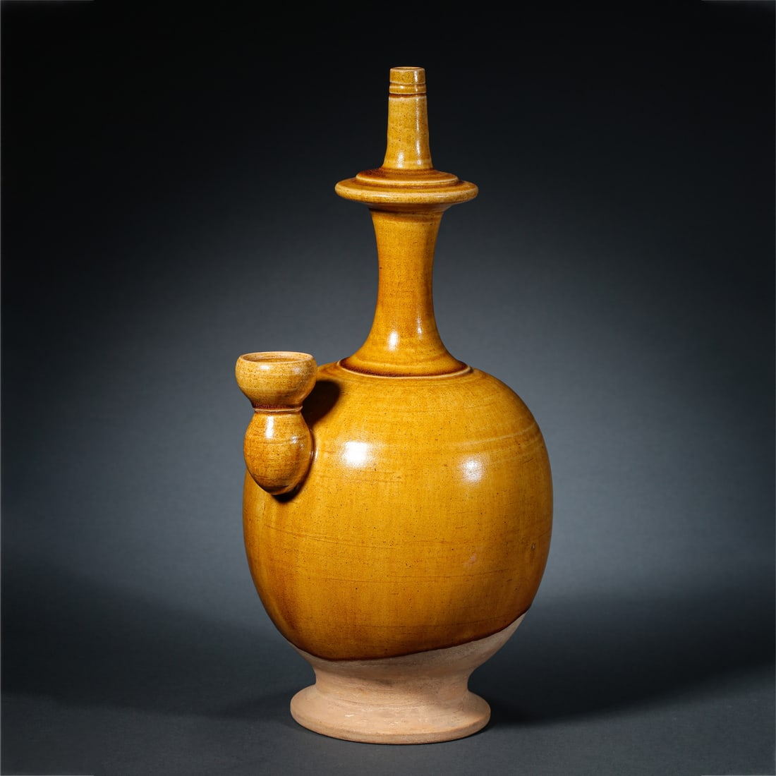 Ming Dynasty yellow glaze water bottle: Ming Dynasty yellow glaze water bottleH28cm