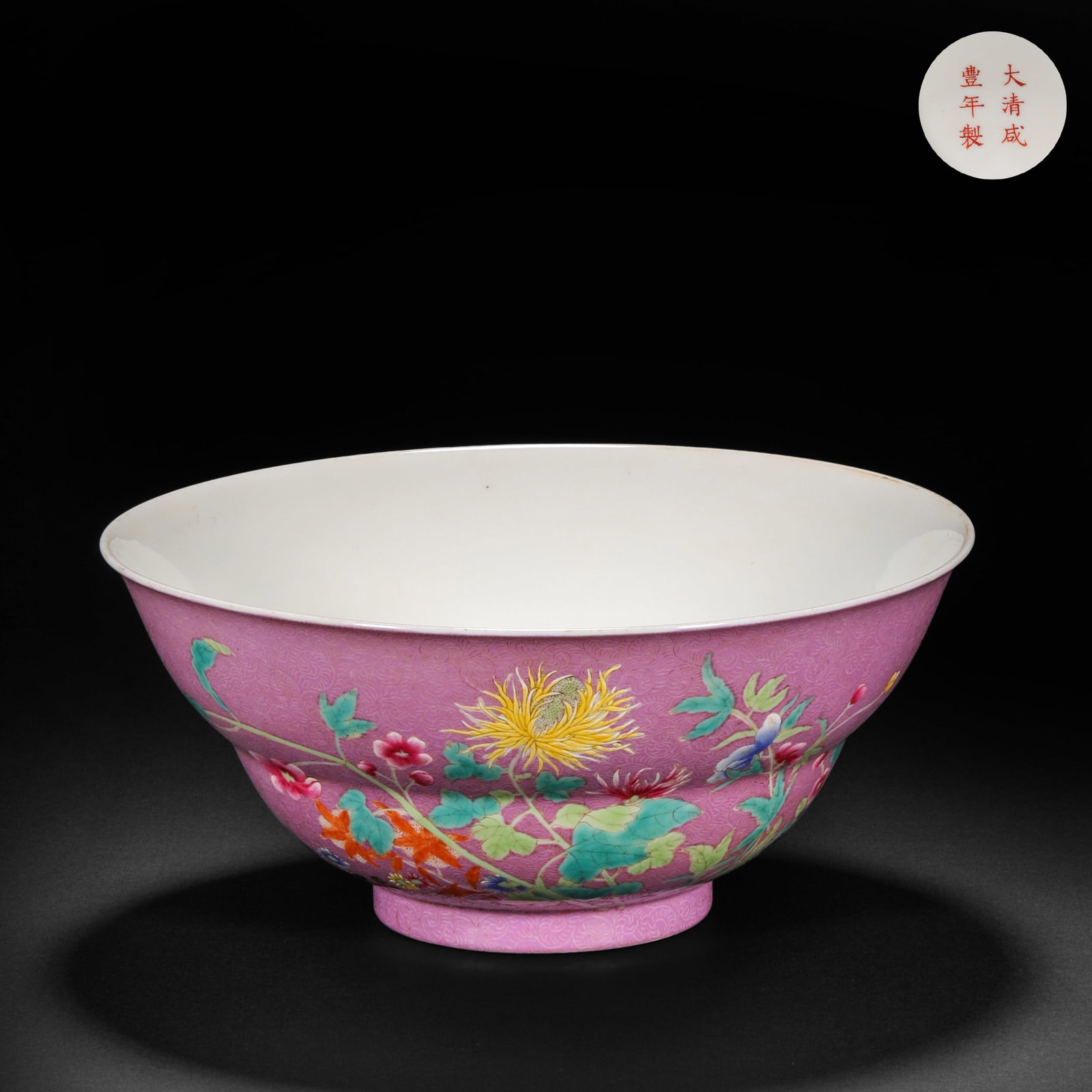 Qing Dynasty pastel bow with floral pattern: Qing Dynasty pastel bow with floral patternH9cm W20.7cm