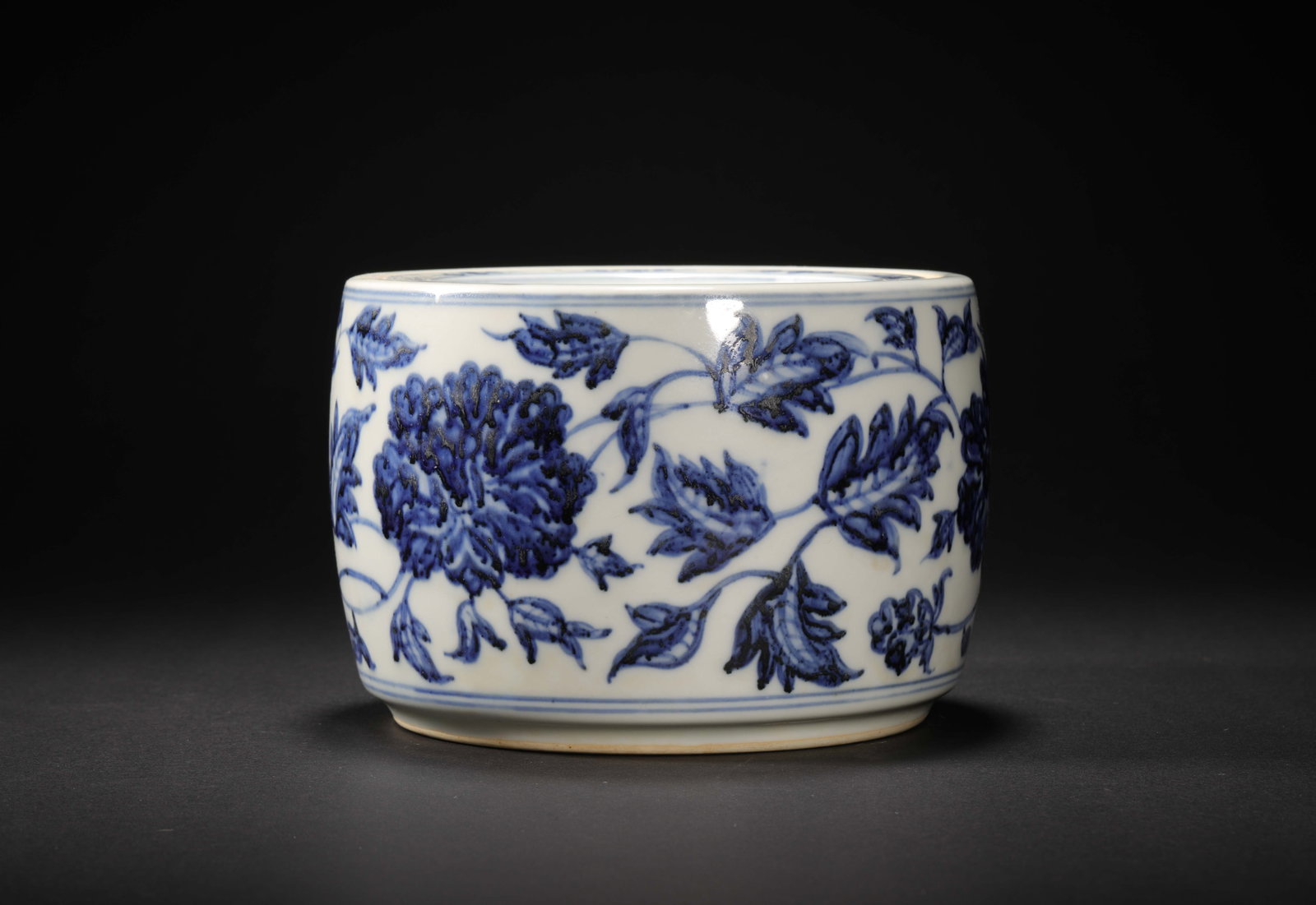 Ming Dynasty blue and white peony flower pattern cricket jar: Ming Dynasty blue and white peony flower pattern cricket jarH9cm W13cm