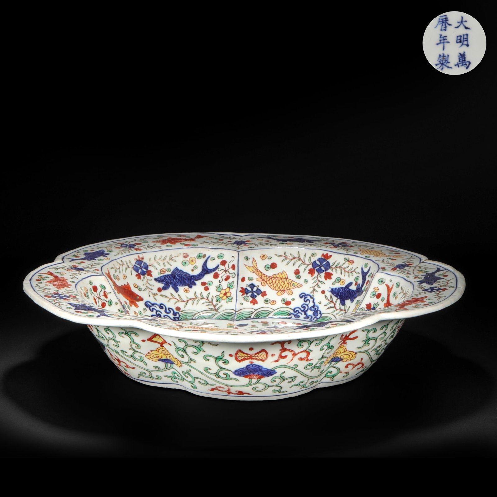 Ming Dynasty colorful fish and grass basin: Ming Dynasty colorful fish and grass basinH8cm W40cm
