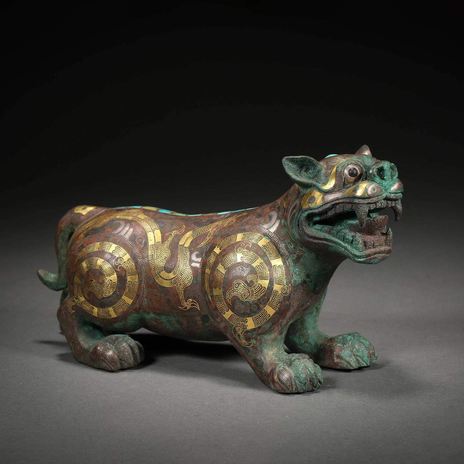 Han Dynasty gold and silver inlaid beast: Han Dynasty gold and silver inlaid beastH10cm W19cm Weight1072g