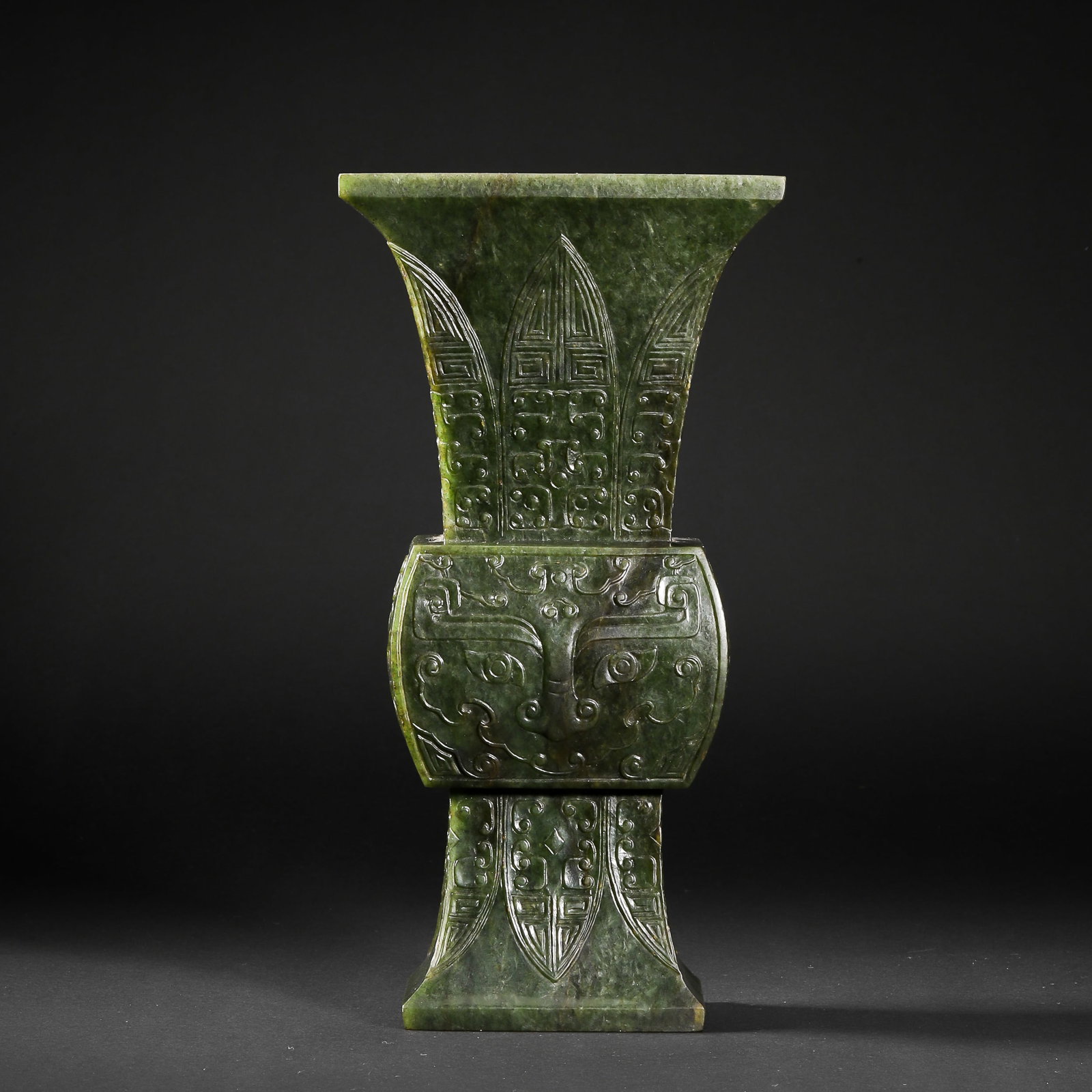 Qing Dynasty jasper bronze goblet: Qing Dynasty jasper bronze gobletH22.5cm W11.5cm Weight1387g