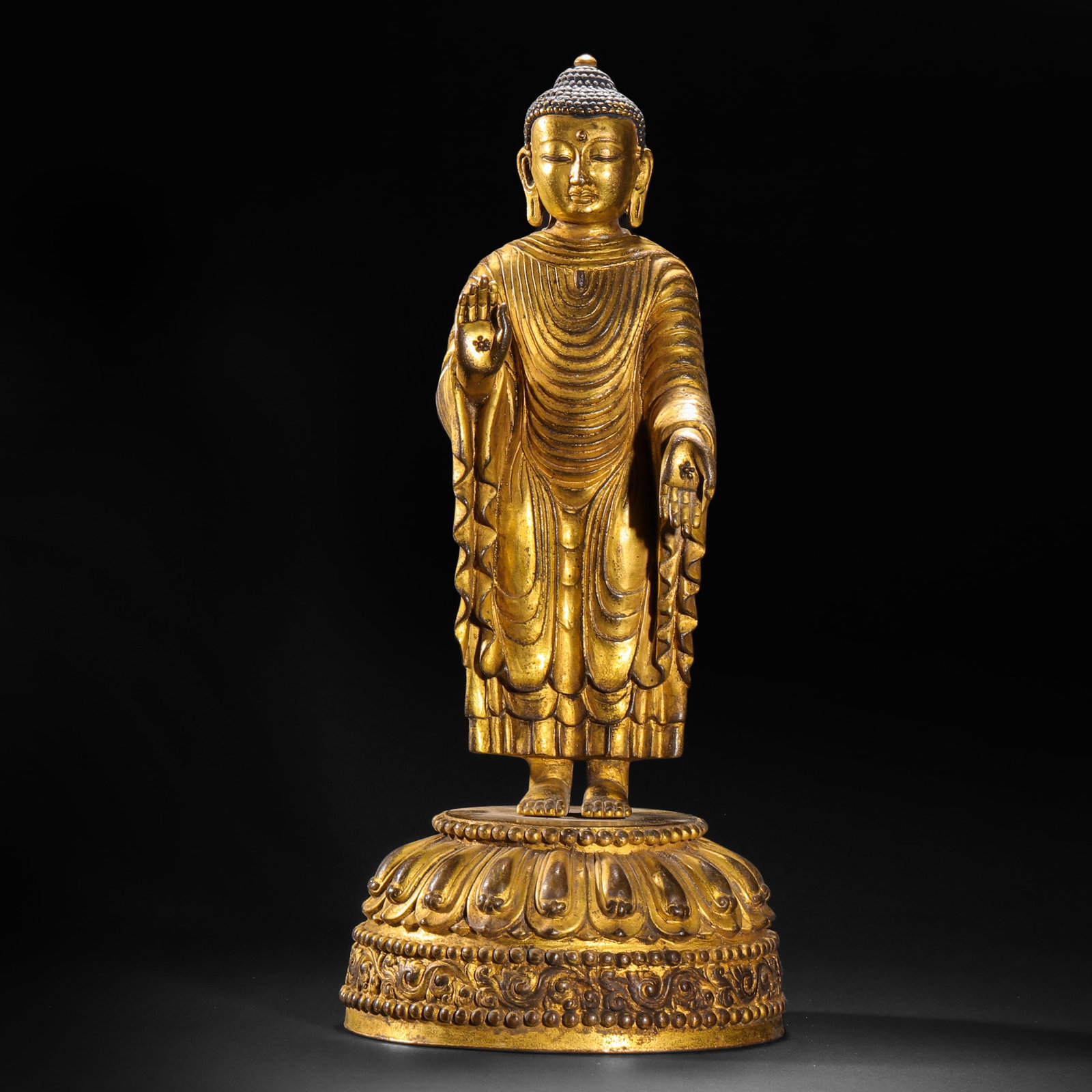 Qing Dynasty gilt bronze and sandalwood Buddha statue: Qing Dynasty gilt bronze and sandalwood Buddha statueH39cm W15cm