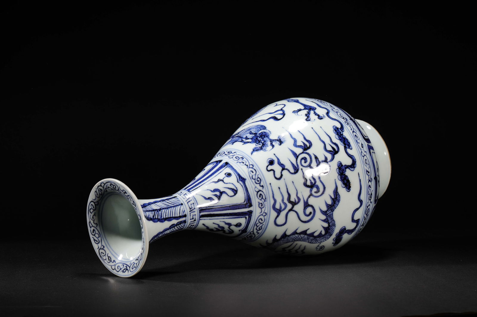 Ming Dynasty blue and white dragon pattern jade pot spring - 5