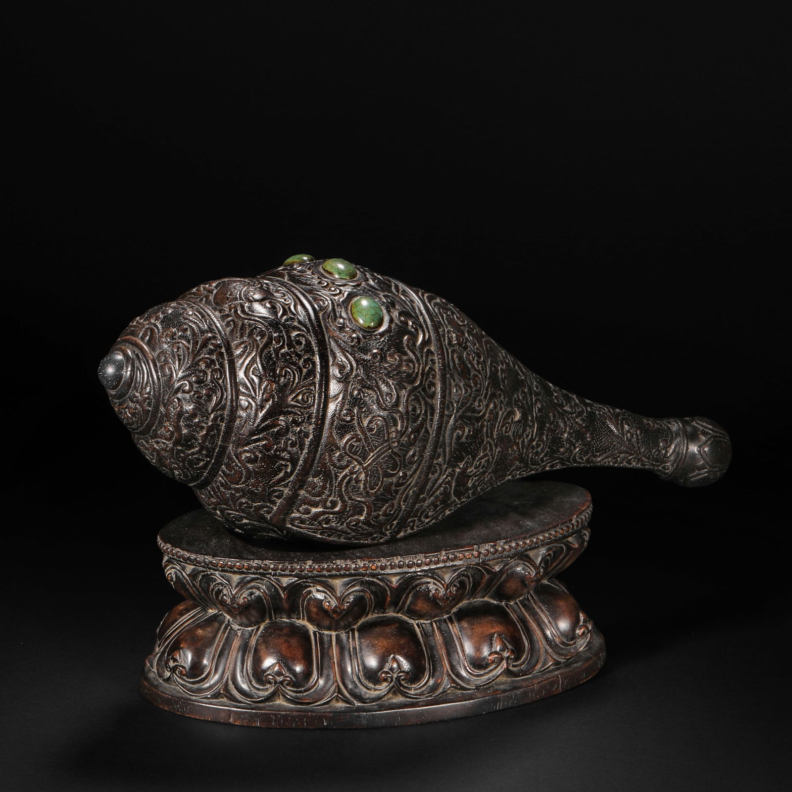 Qing Dynasty red sandalwood conch: Qing Dynasty red sandalwood conchH18cm W30cm