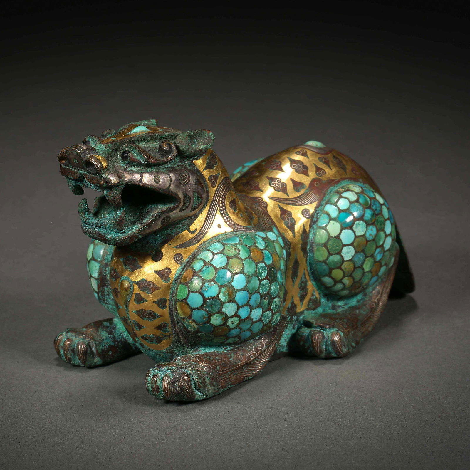Han Dynasty gold and silver inlaid beast: Han Dynasty gold and silver inlaid beastH7cm W12cm Weight878g