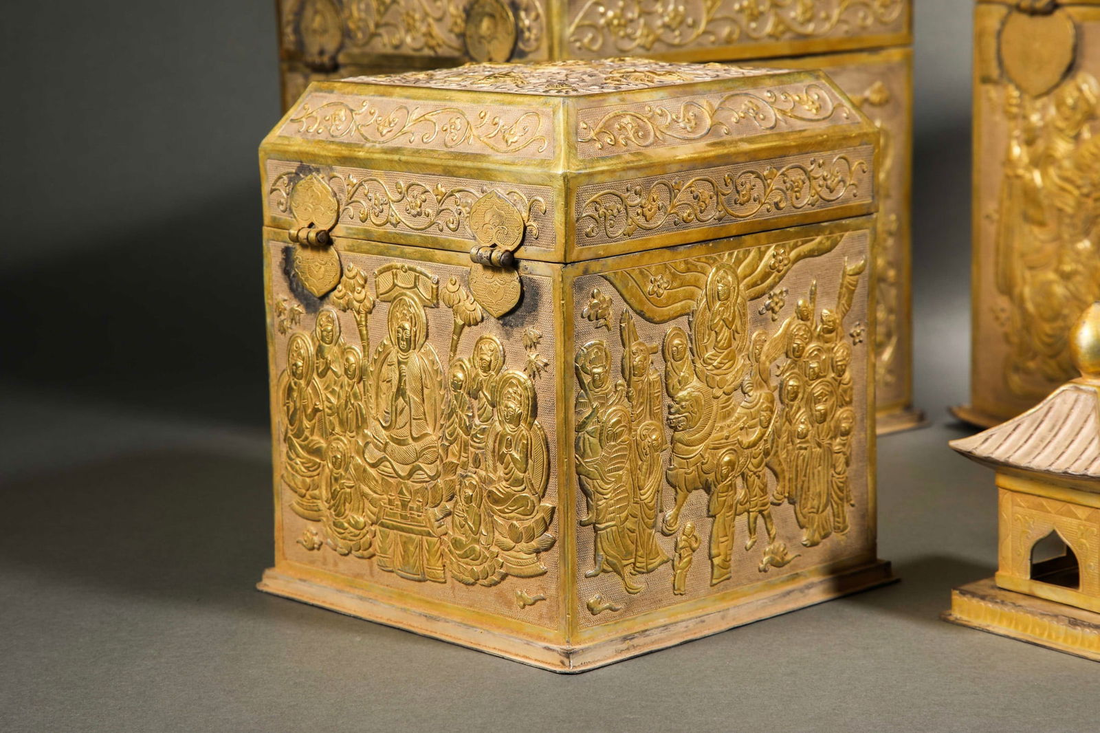 Pre-Ming dynasty silver gilt relic - 8