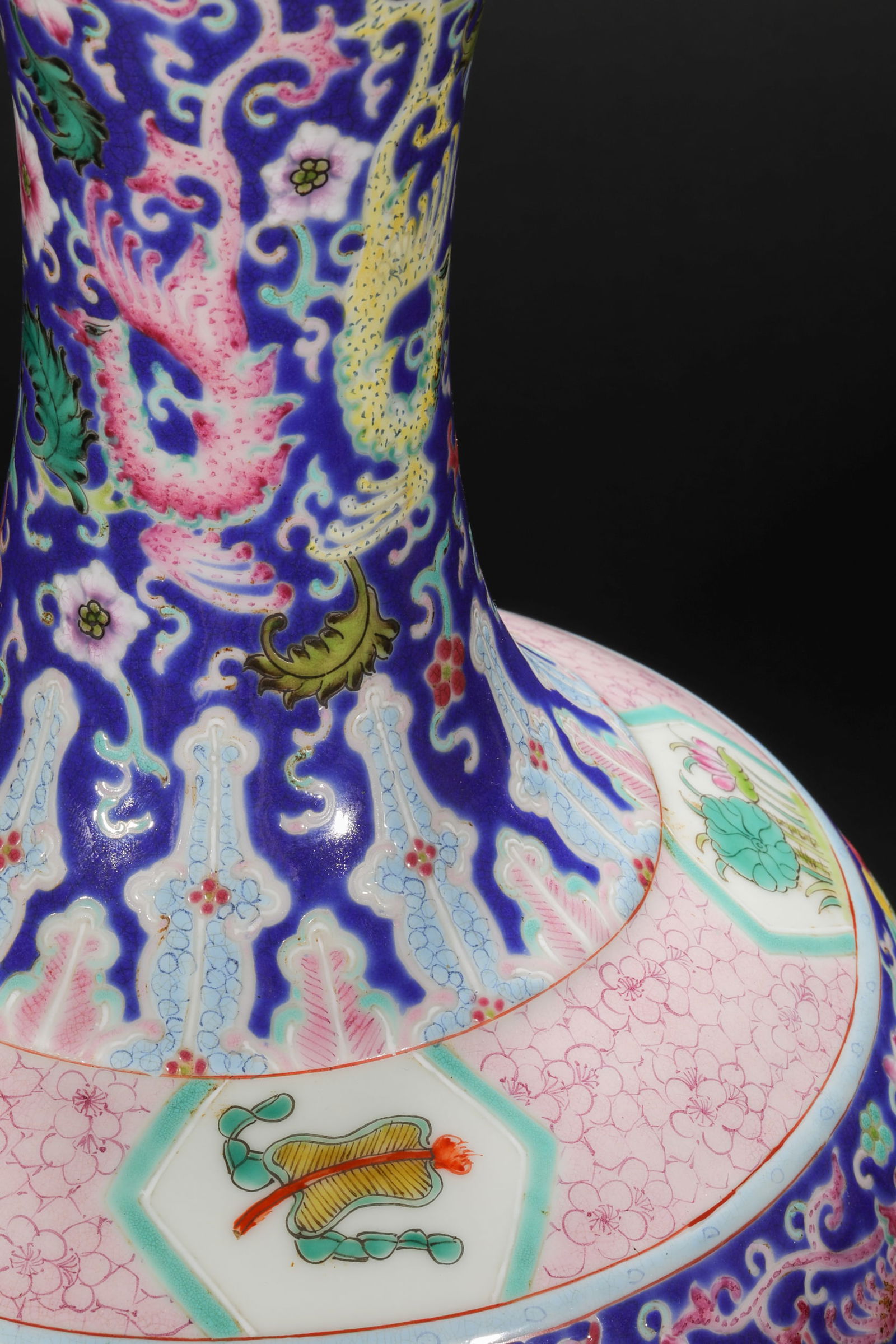 Qing Dynasty pastel window vase with dragon pattern - 10
