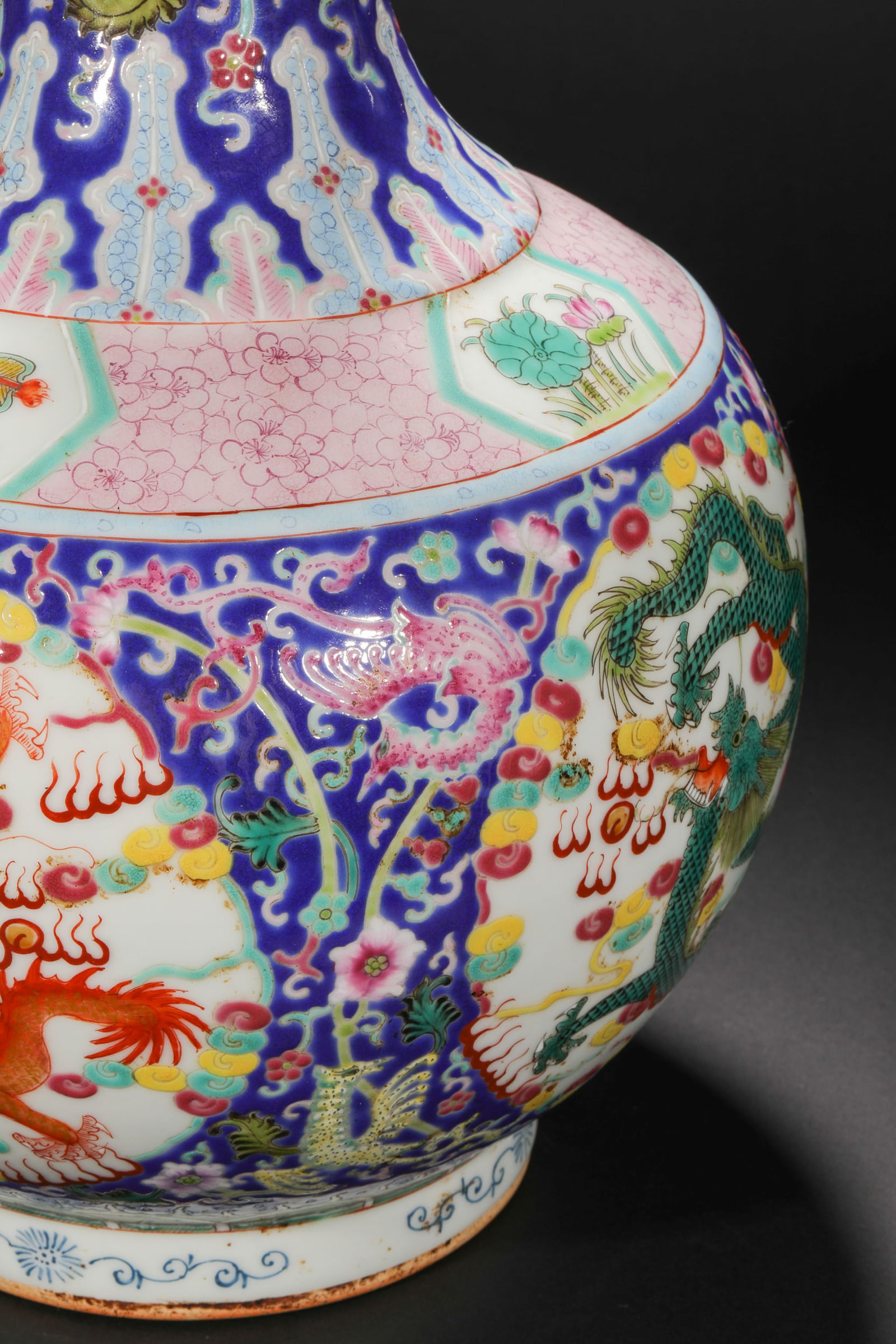 Qing Dynasty pastel window vase with dragon pattern - 8