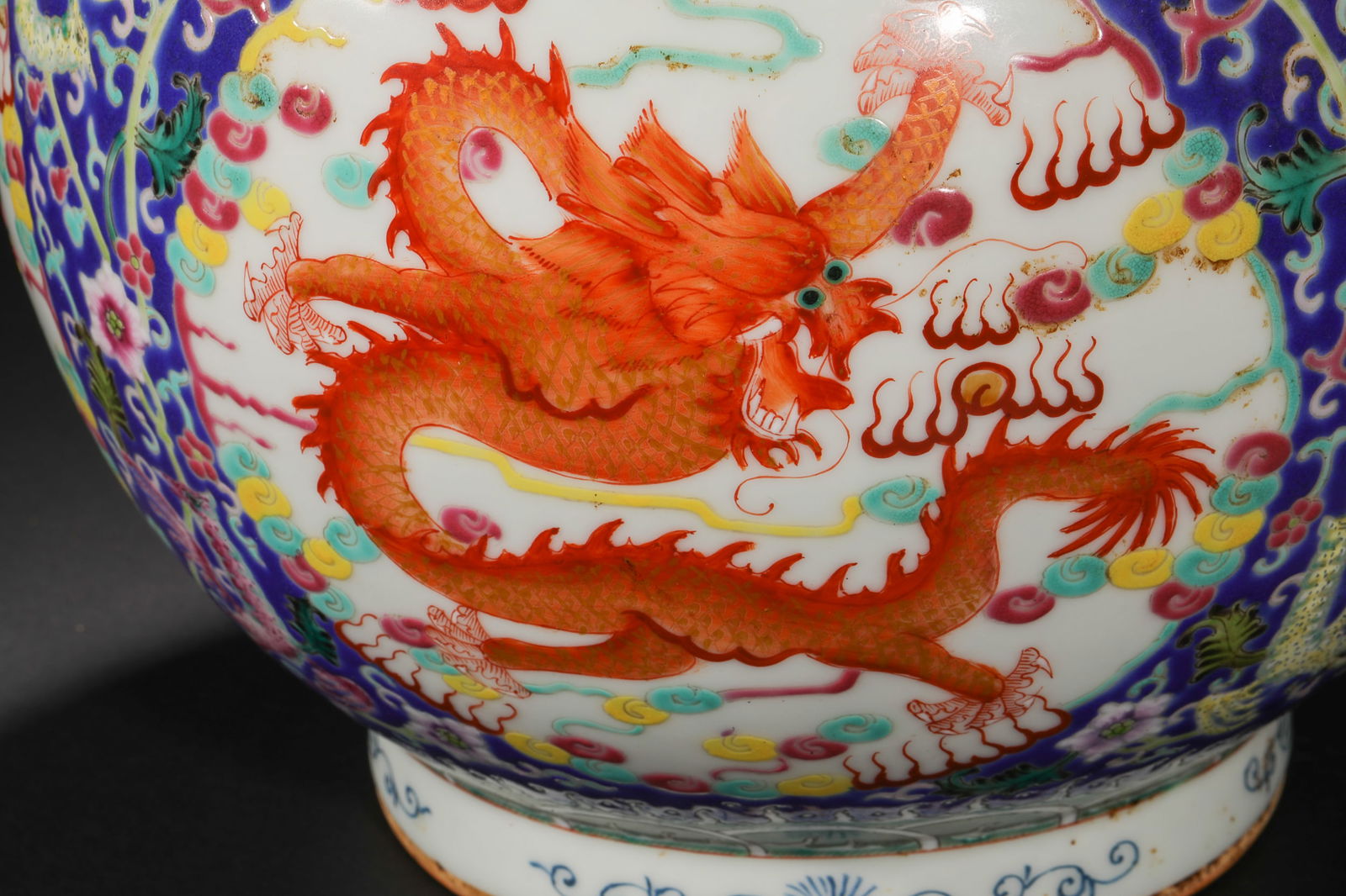 Qing Dynasty pastel window vase with dragon pattern - 9