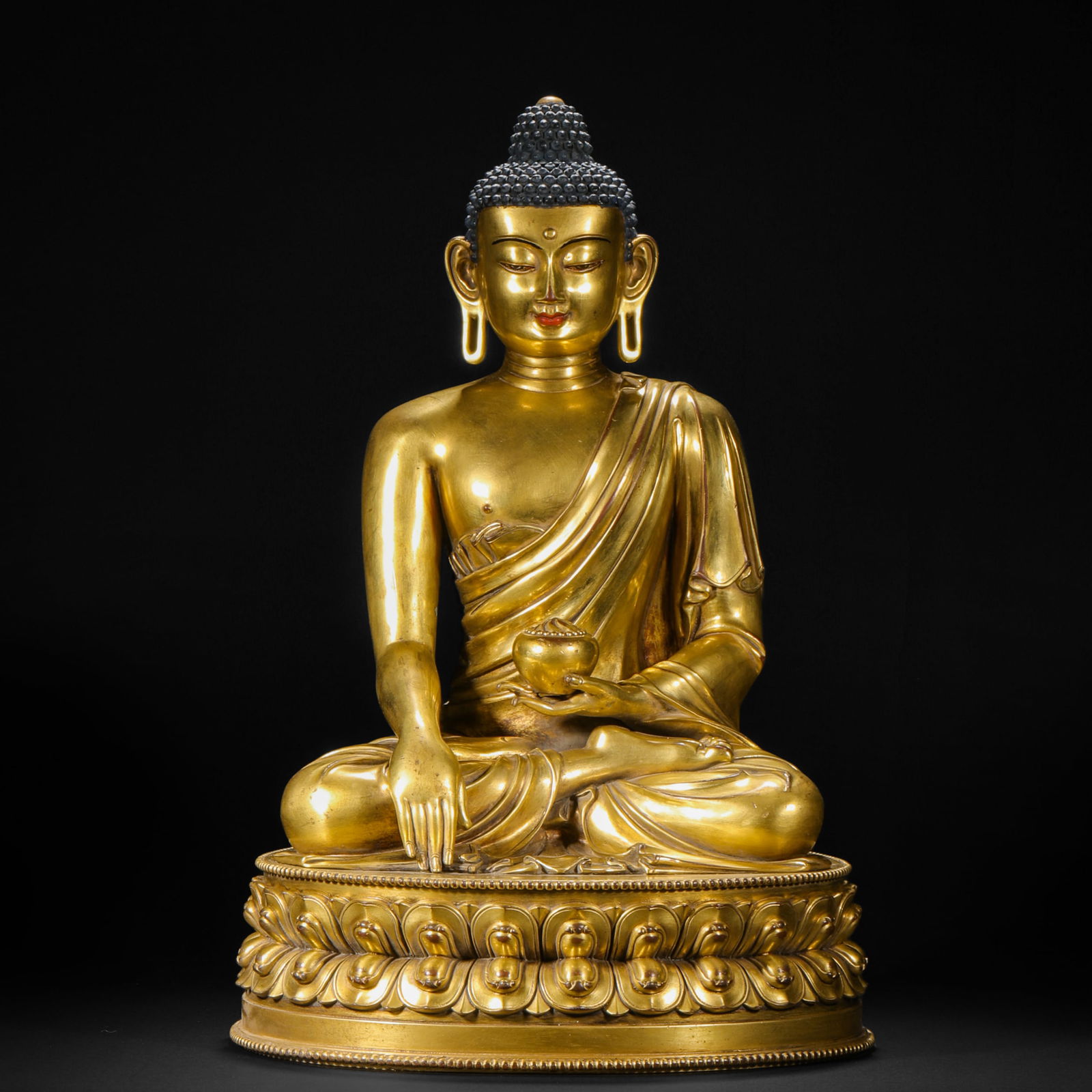 Qing Dynasty gilt bronze statue of Sakyamuni: Qing Dynasty gilt bronze statue of SakyamuniH36.5cm W24cm