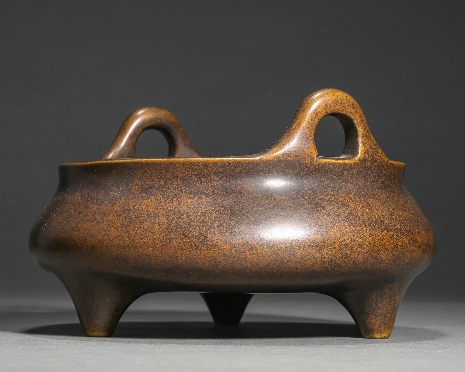 Ming Dynasty copper three-legged stove - 6