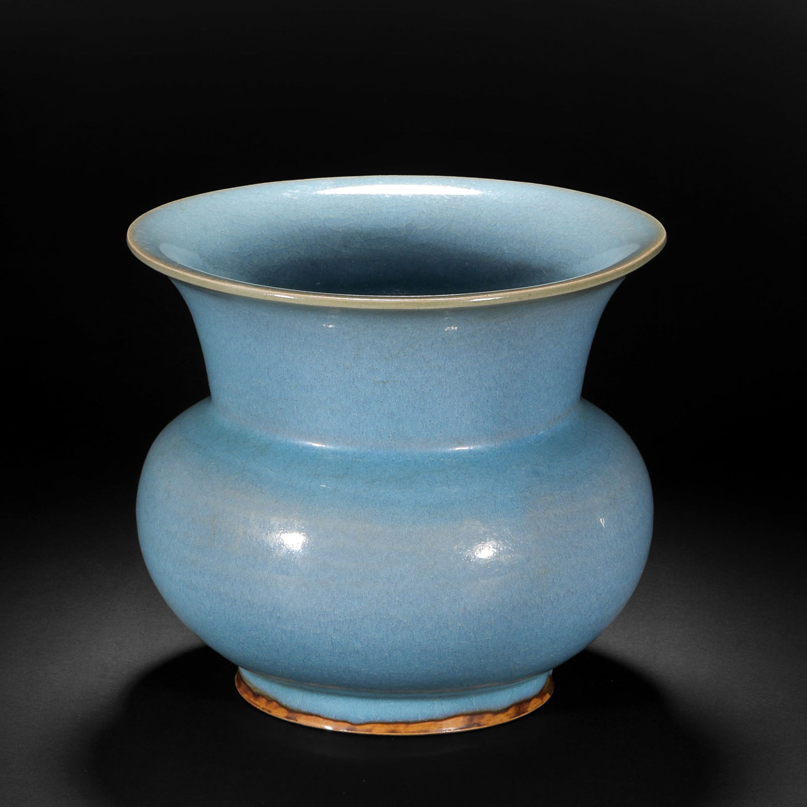 Before the Ming Dynasty, Jun porcelain smacking buckets: Before the Ming Dynasty, Jun porcelain smacking bucketsH18.5cm W20.5cm