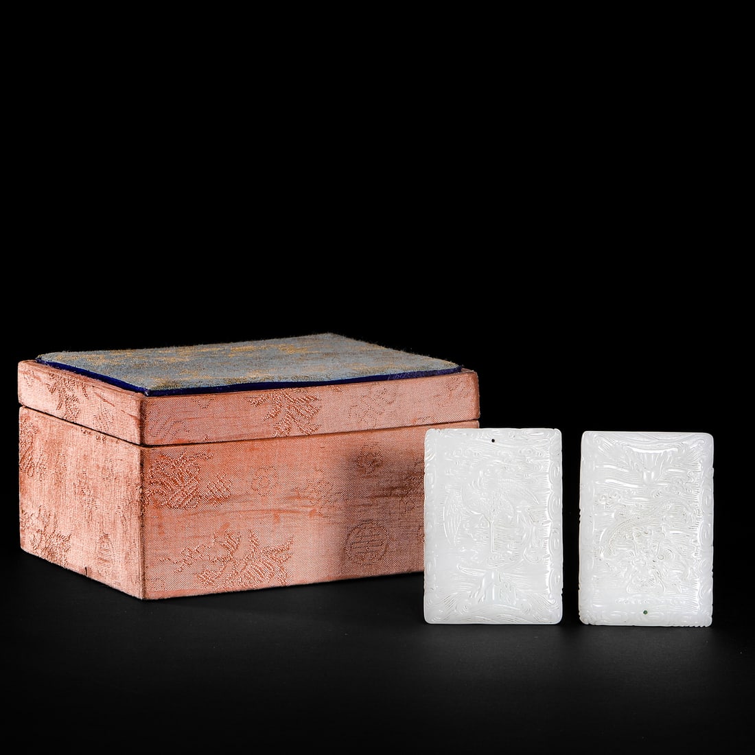 Qing Dynasty Hetian jade dragon and phoenix pendant: Qing Dynasty Hetian jade dragon and phoenix pendantH6.3cm W4.3cm Weight101g