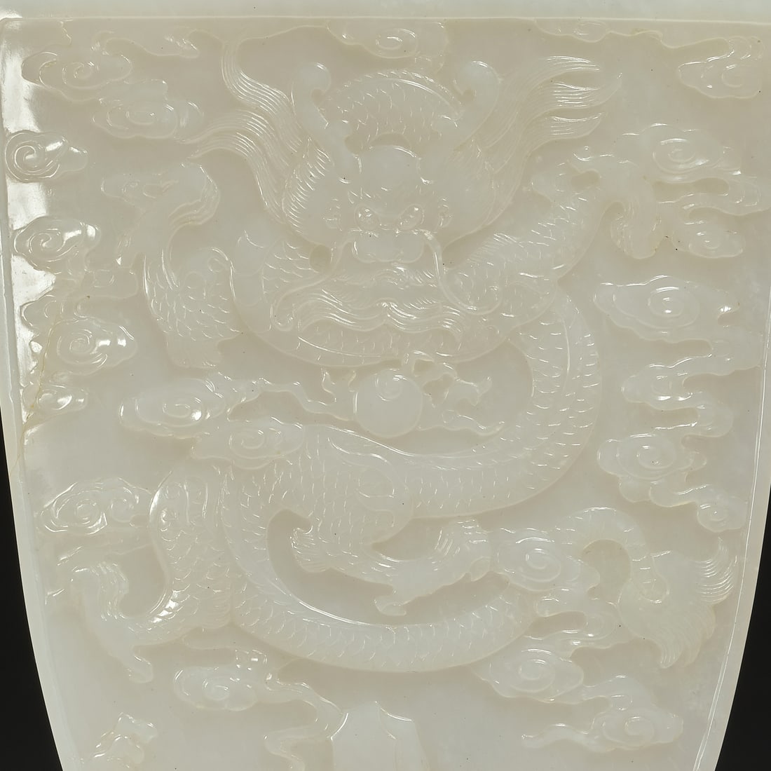 Qing Dynasty Hetian jade dragon pattern live-ear bottle - 2