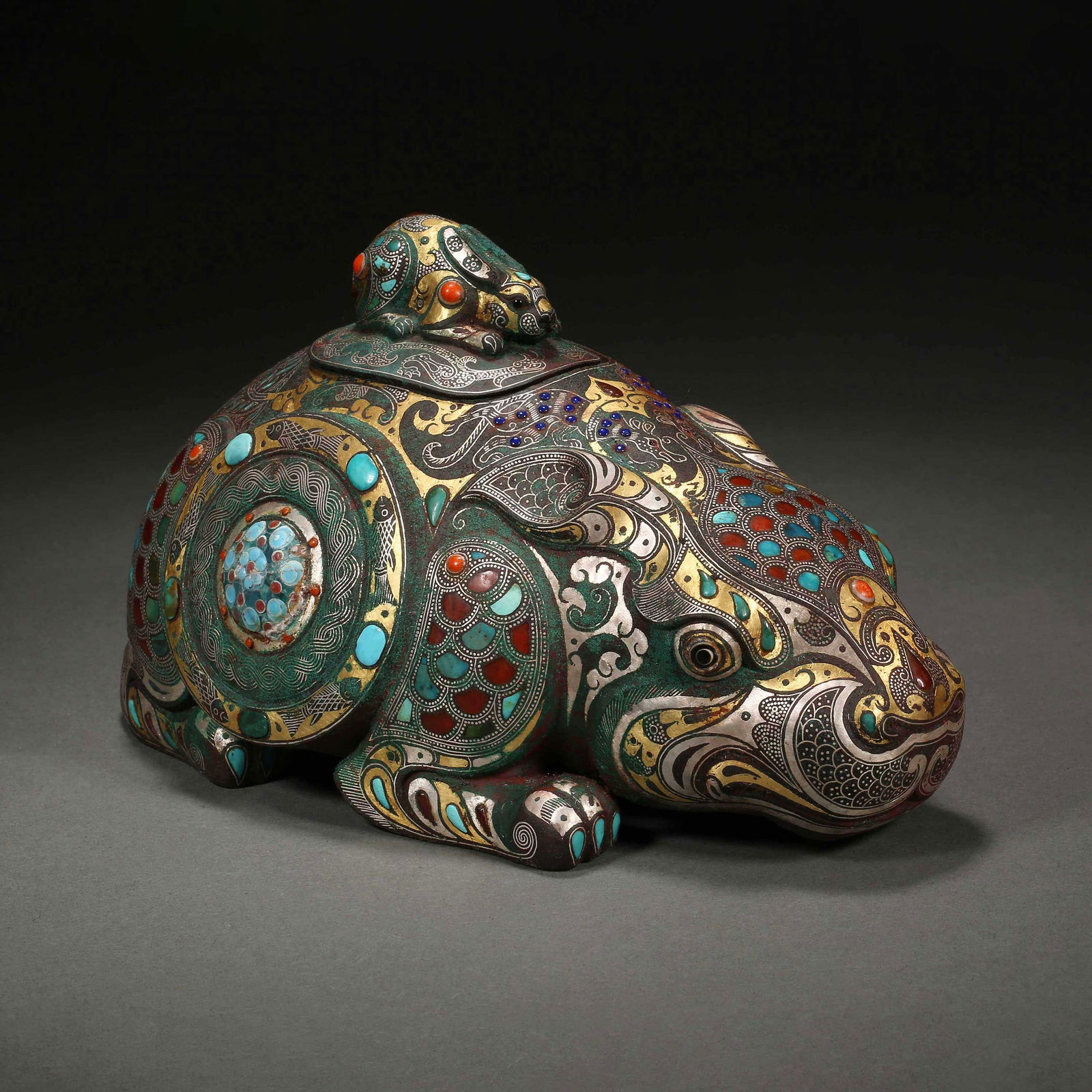 A set of gold and silver mythical animals from the Han Dynasty: A set of gold and silver mythical animals from the Han DynastyH12cm W20cm Weight1257g