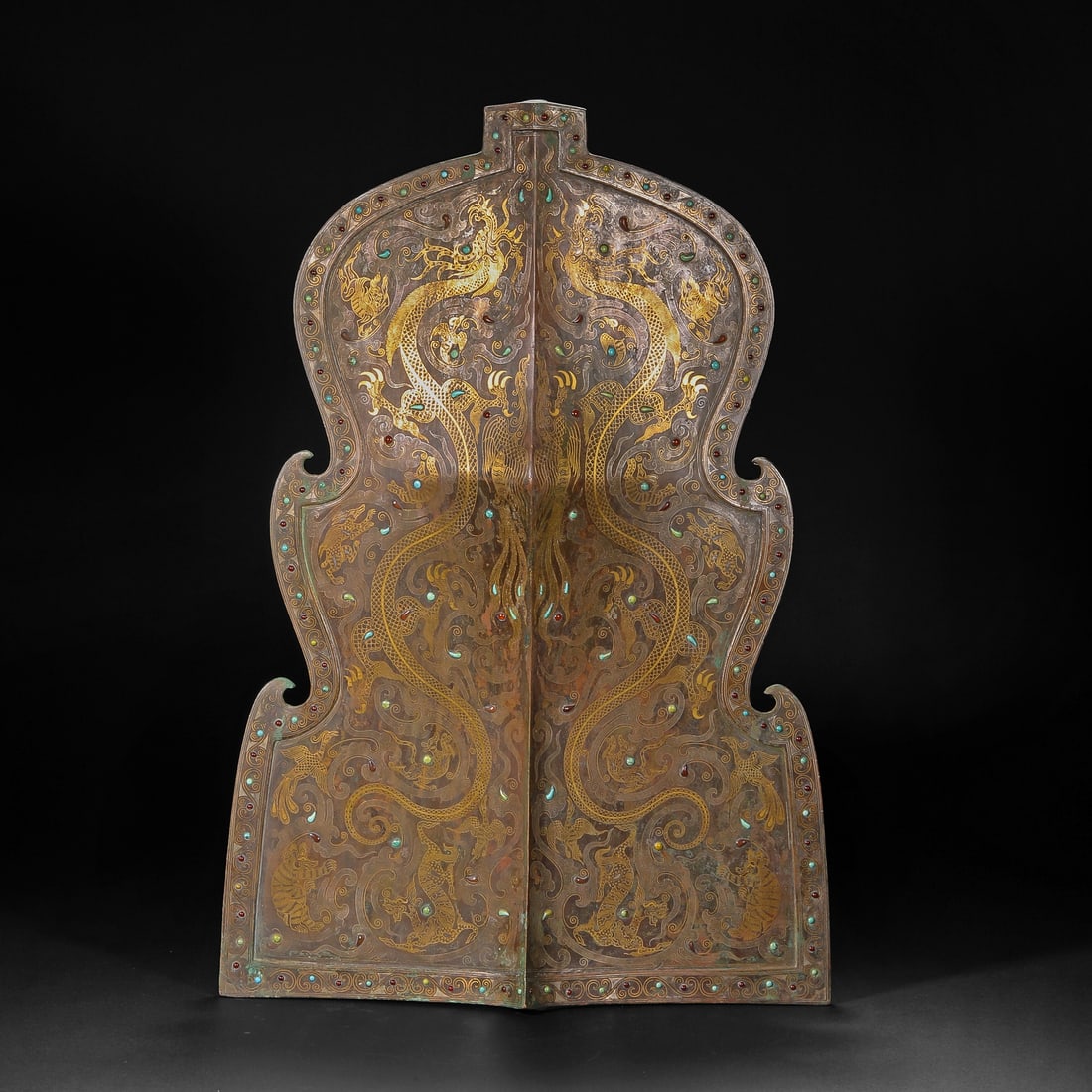 Gold and silver shields before the Ming Dynasty: Gold and silver shields before the Ming DynastyH30cm W44cm