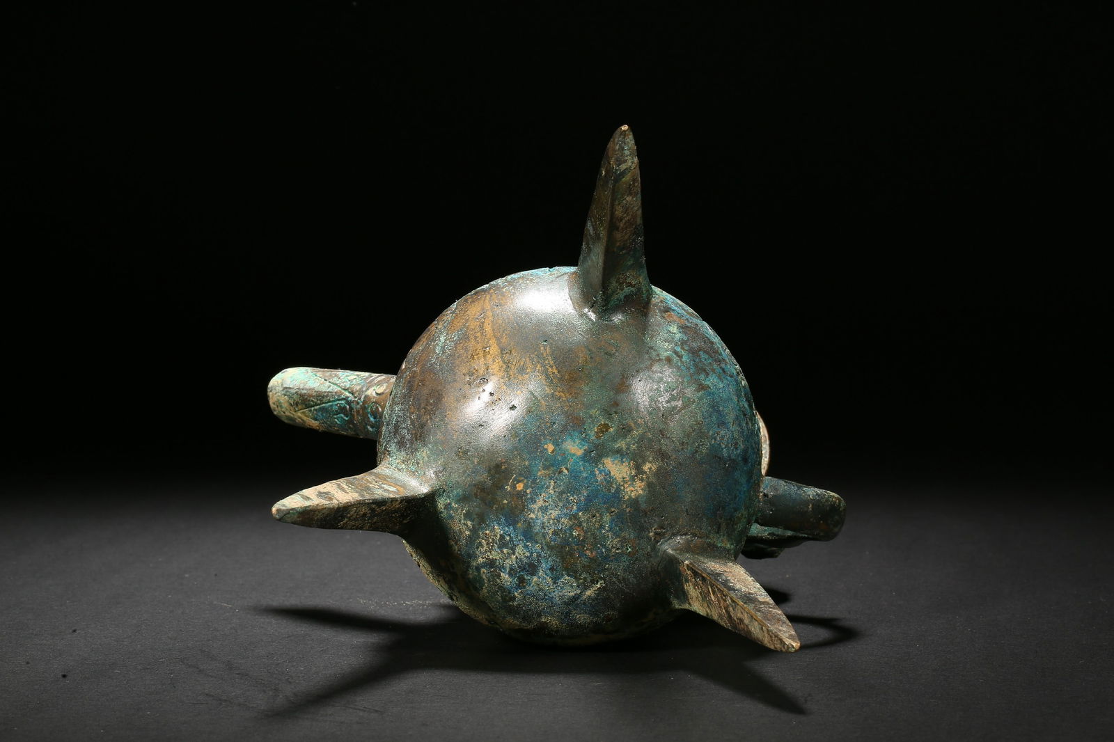 Han Dynasty bronze three-legged pot - 12