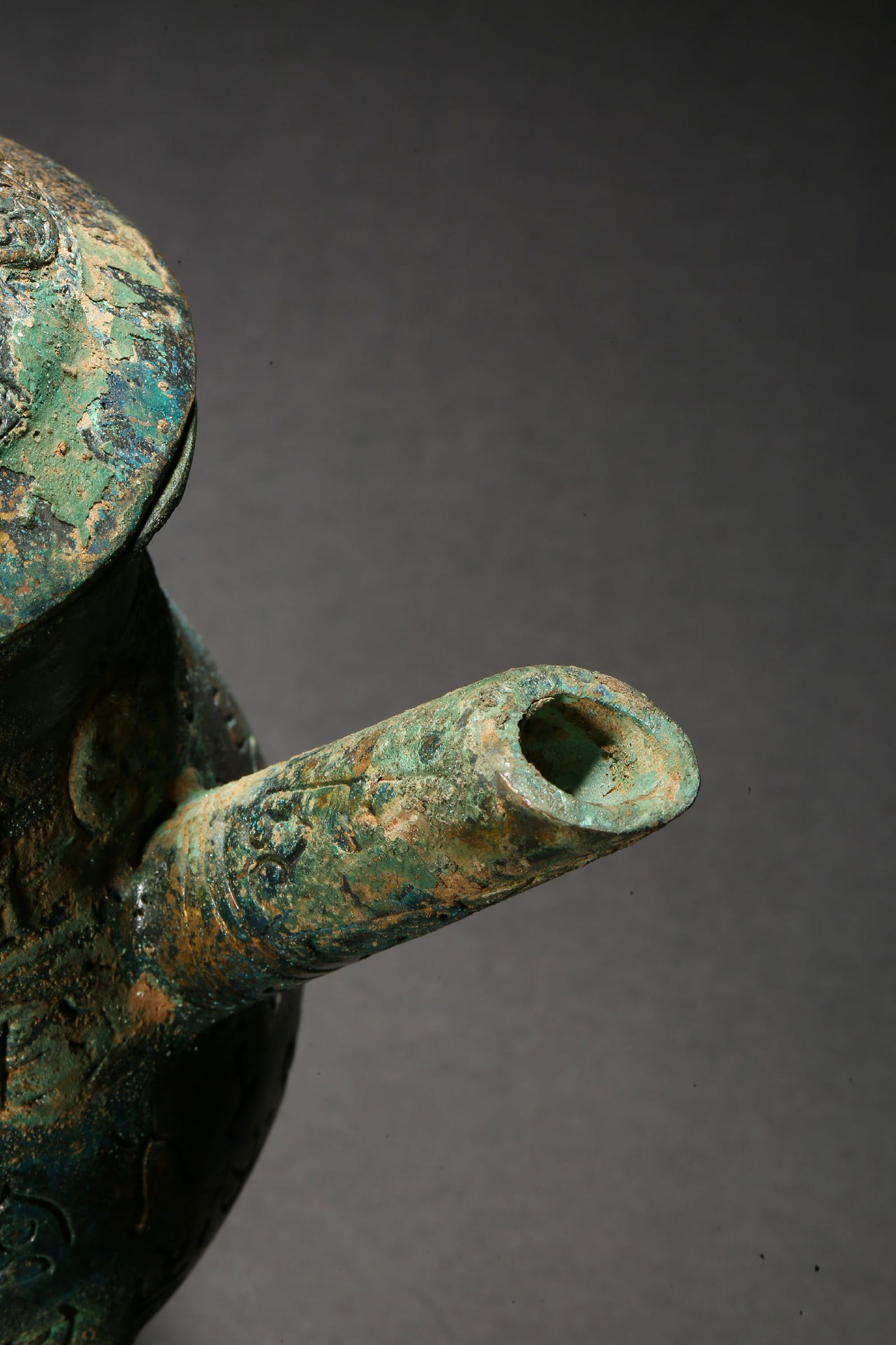 Han Dynasty bronze three-legged pot - 6