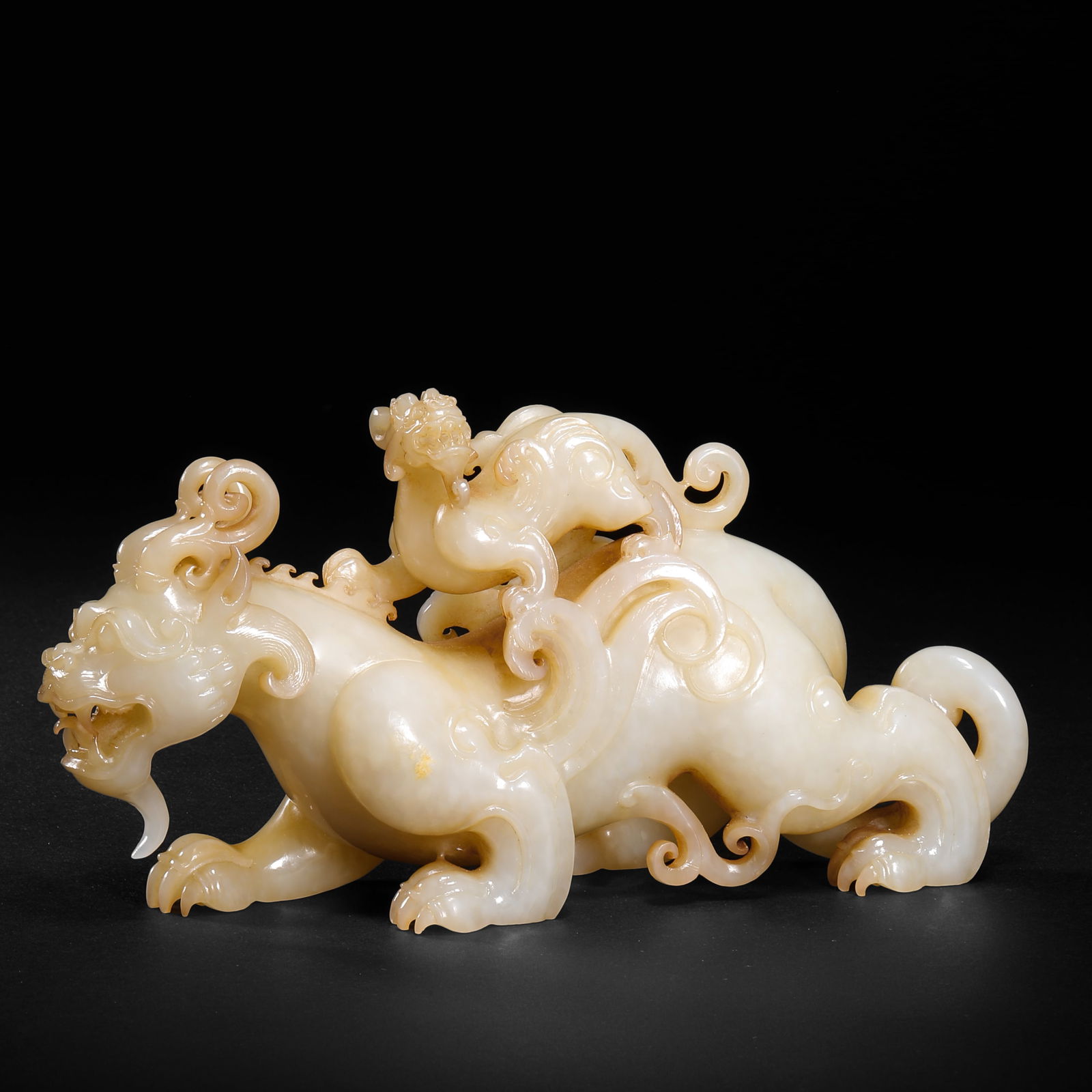 Before Ming Dynasty, Hetian Jade Mother Beast Statue: Before Ming Dynasty, Hetian Jade Mother Beast StatueH9.5cm W18cm Weight667g