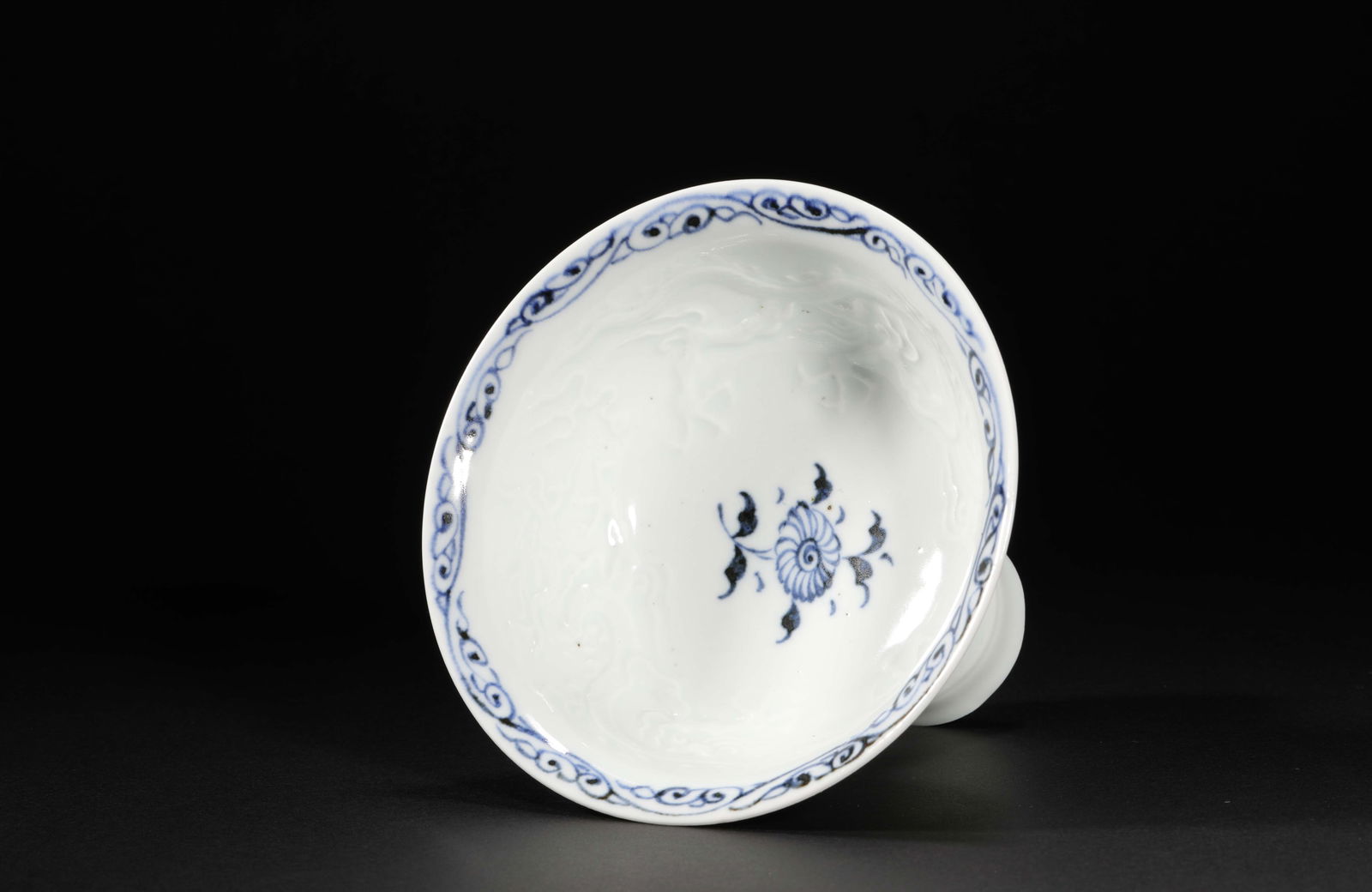 Ming Dynasty blue and white dragon pattern goblet - 3