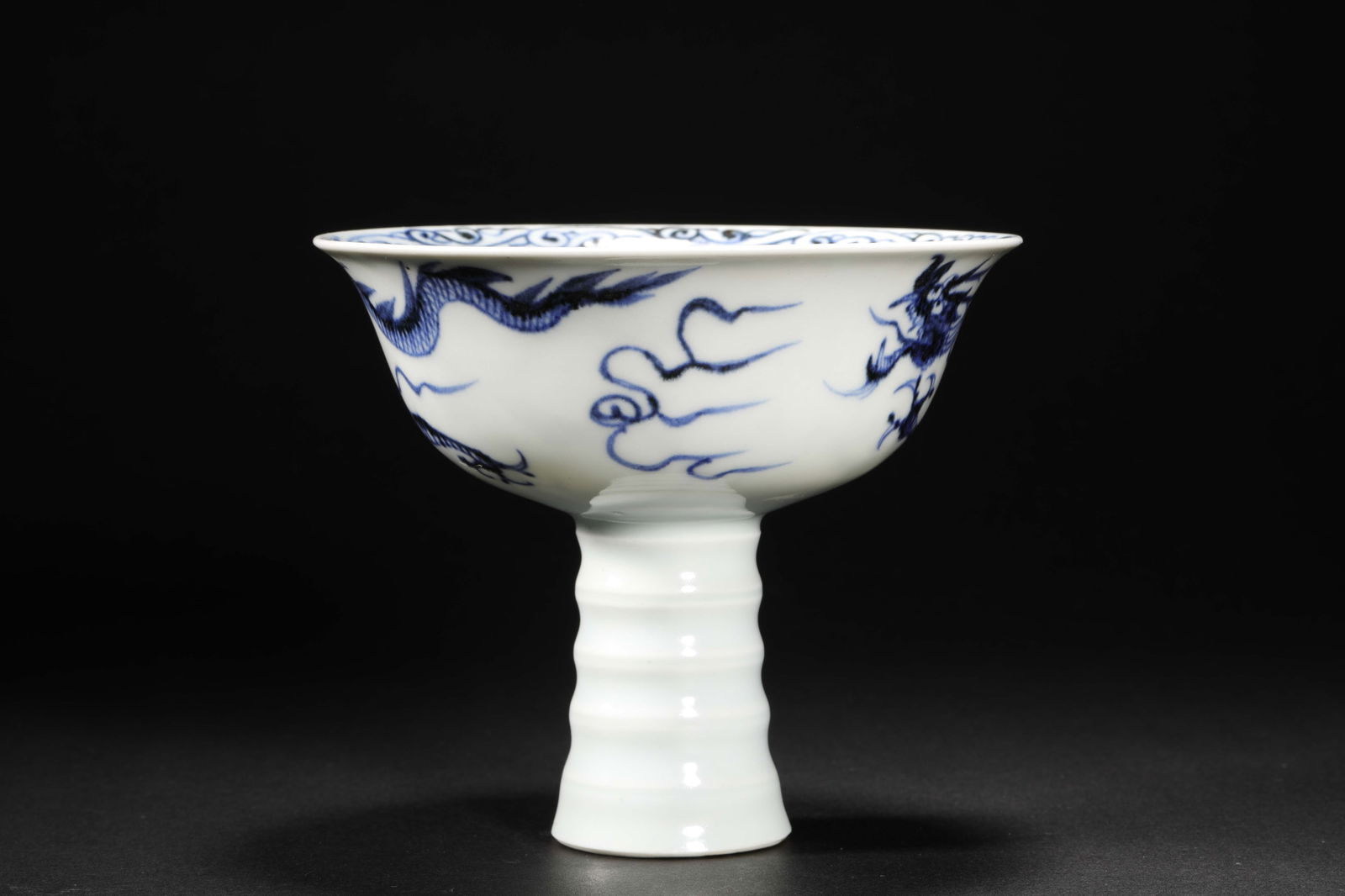 Ming Dynasty blue and white dragon pattern goblet - 5