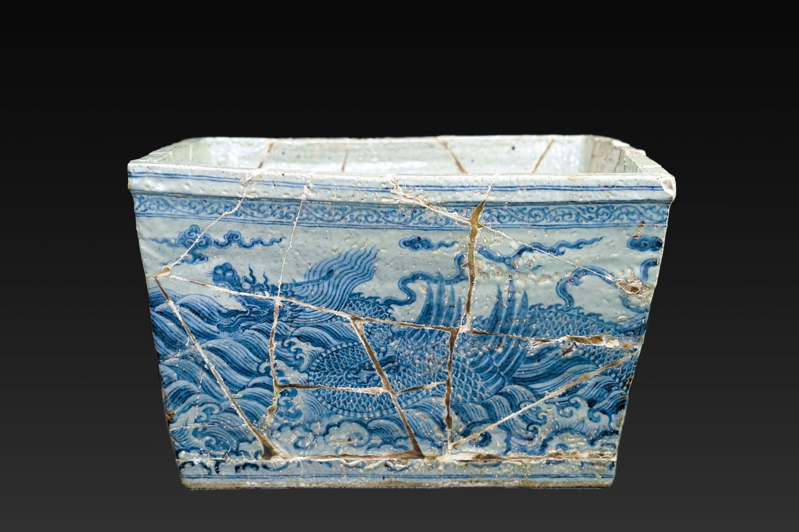 Ming Dynasty blue and white dragon pattern square cylinder: Ming Dynasty blue and white dragon pattern square cylinderH40cm W63cm
