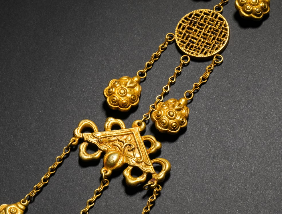 Pre-Ming Dynasty silver gilt pendants - 11