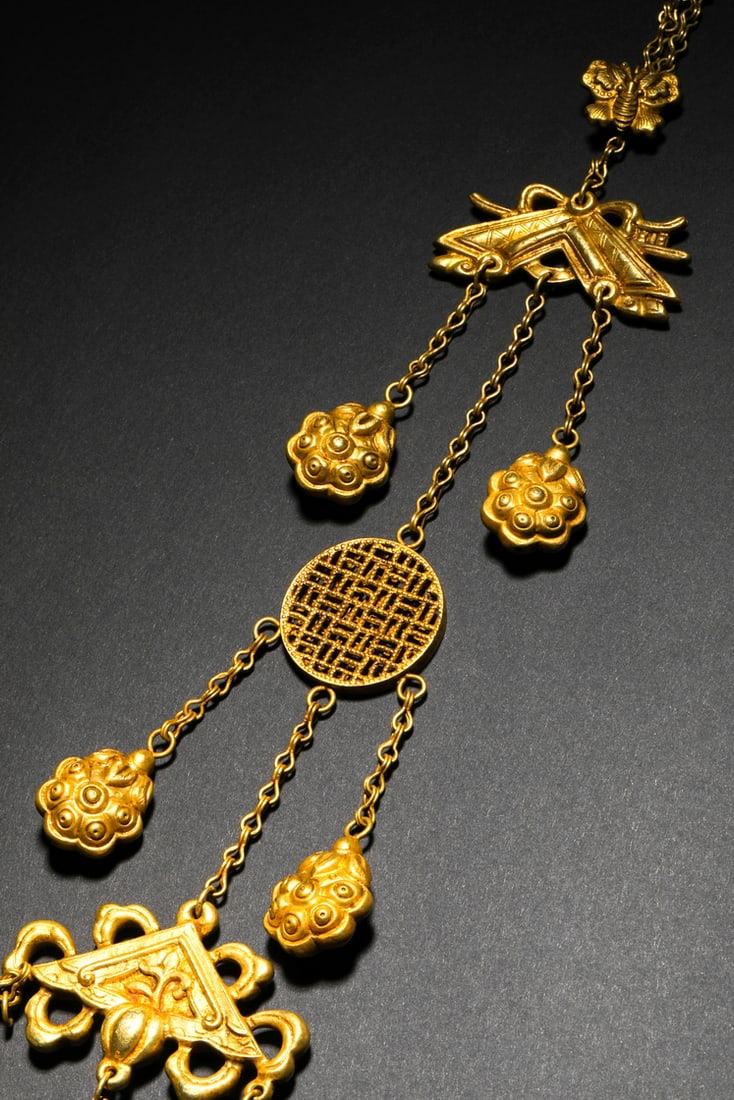 Pre-Ming Dynasty silver gilt pendants - 6