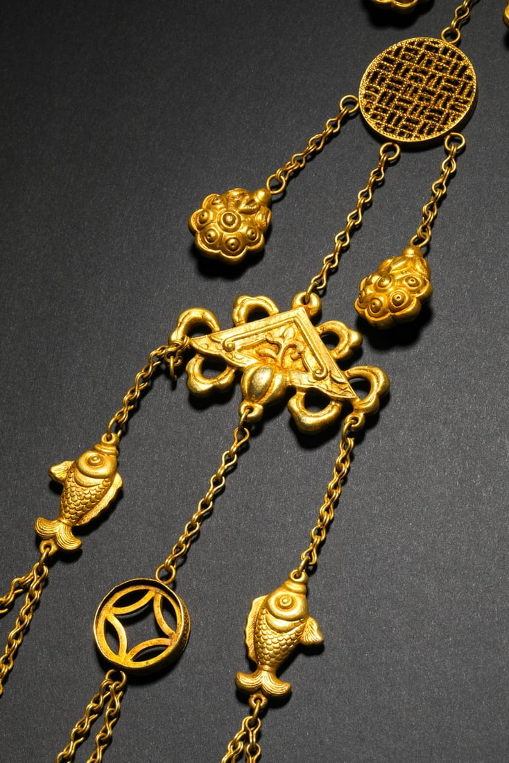 Pre-Ming Dynasty silver gilt pendants - 7