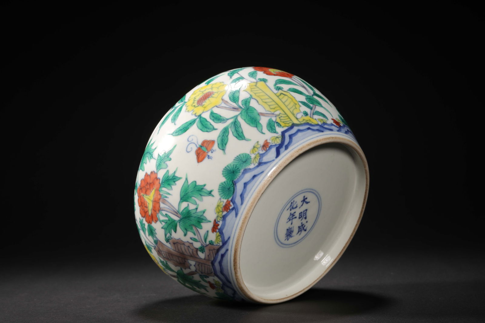 Ming Dynasty doucai flower pattern lid jar - 8