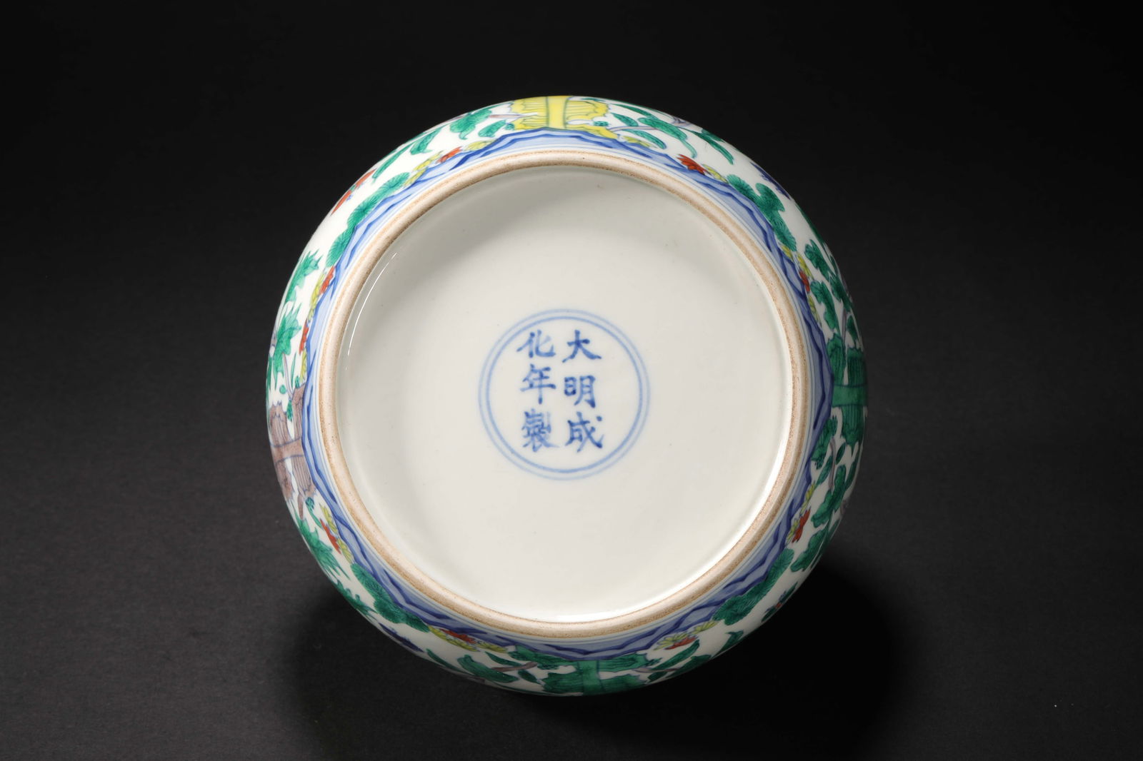 Ming Dynasty doucai flower pattern lid jar - 9