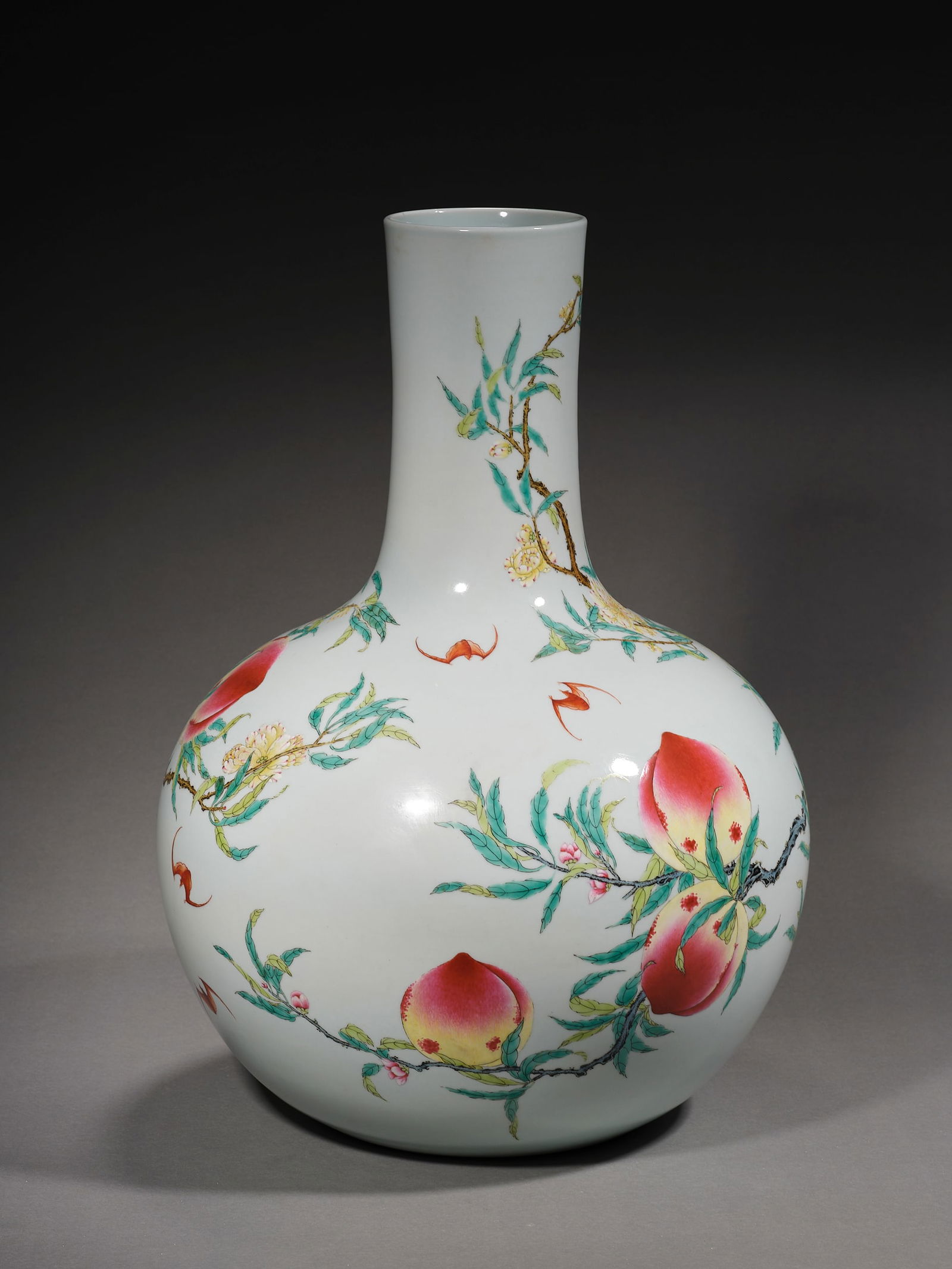 Qianlong style famille rose peach celestial sphere vase - 2