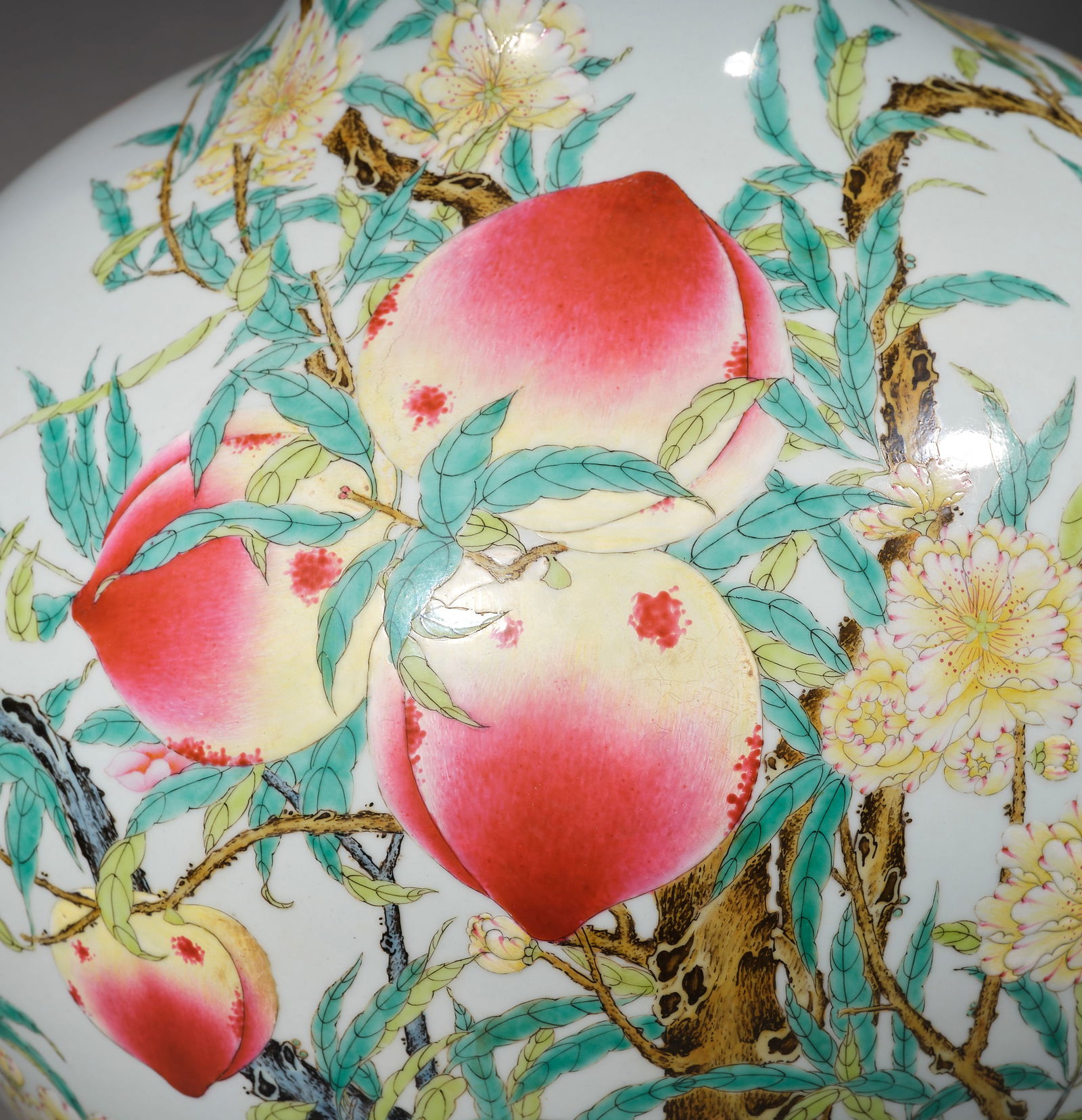 Qianlong style famille rose peach celestial sphere vase - 5