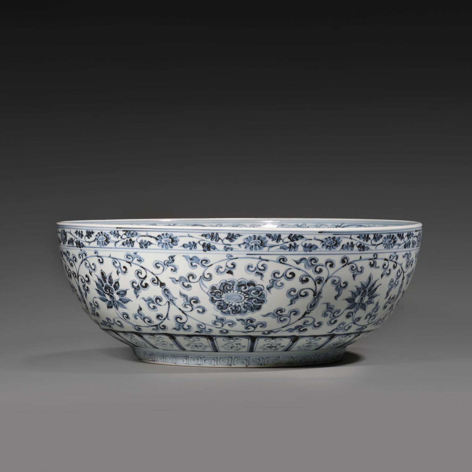 Ming Dynasty blue and white lotus bowl: Ming Dynasty blue and white lotus bowlH15cm W41.5cm