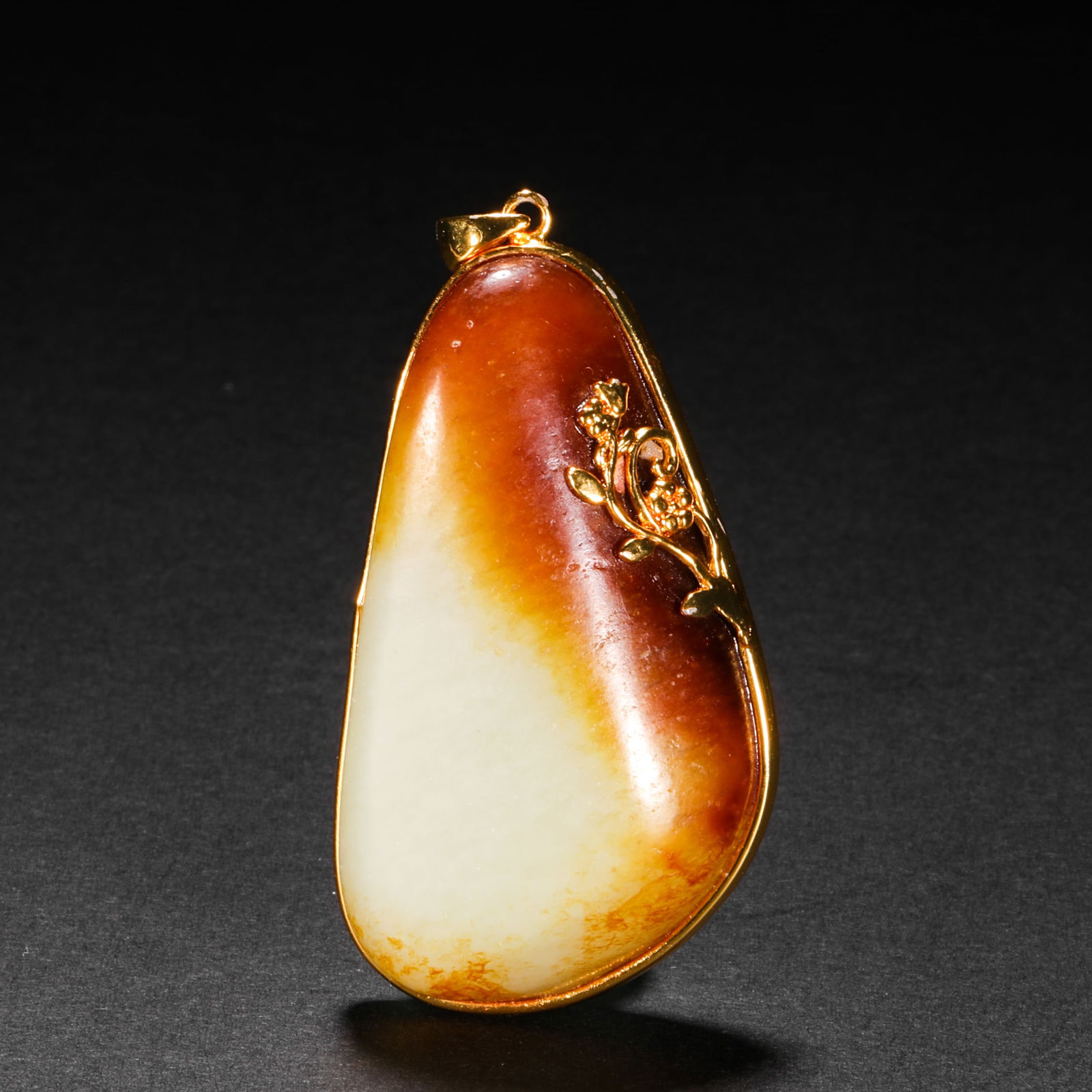 Hetian jade seed material hanging ornament: Hetian jade seed material hanging ornamentH5.5cm W3cm Weight36g